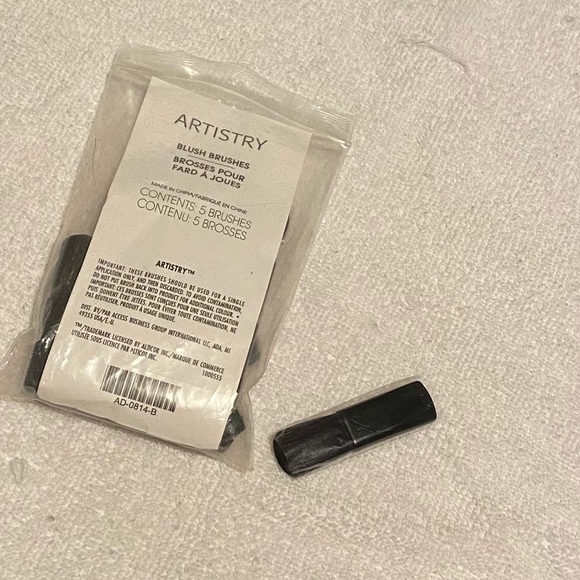 New Artistry Brand Make Up brushes - Picture 7 of 15